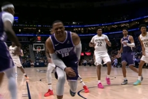 钢筋铁骨！威少明显崴脚但无大碍 鹈鹕挑战失败血亏还送两次罚球