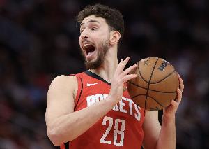 申京：再次入选全明星意义重大 我是第一个两次入选的土耳其球员