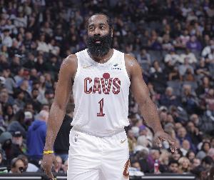 就是干这个的！哈登突破迎着补防上篮得分 打破骑士得分荒