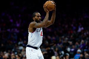 还没发力！伦纳德上半场9中4&三分3中1 拿到11分4板2助