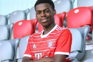 记者：汉诺威将100万欧买断阿塞科，然后拜仁240万欧回购球员